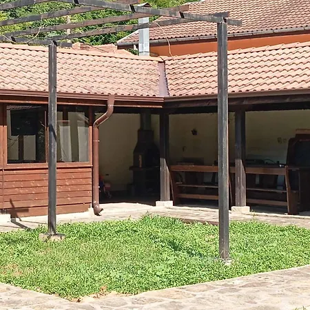 чери Трявна